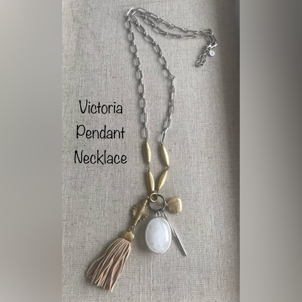 Stella & Dot Victoria Pendant Necklace